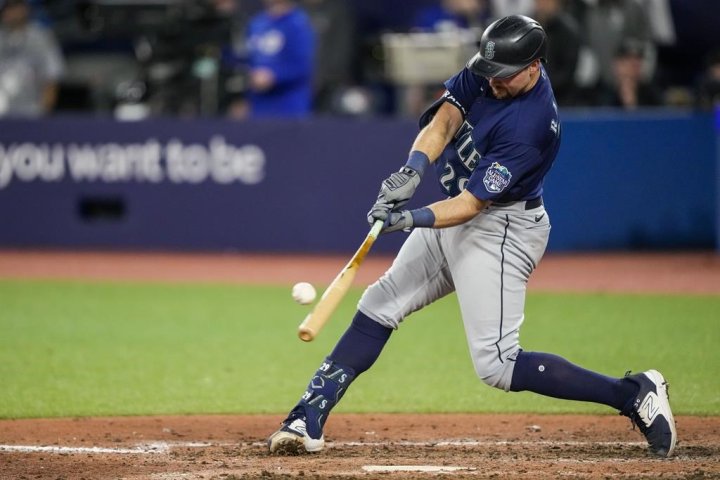 Mariners Win Against Blue Jays 10-8 in Extra Innings