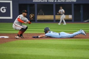 Giants shut out Blue Jays with a 3-0 victory in series opener