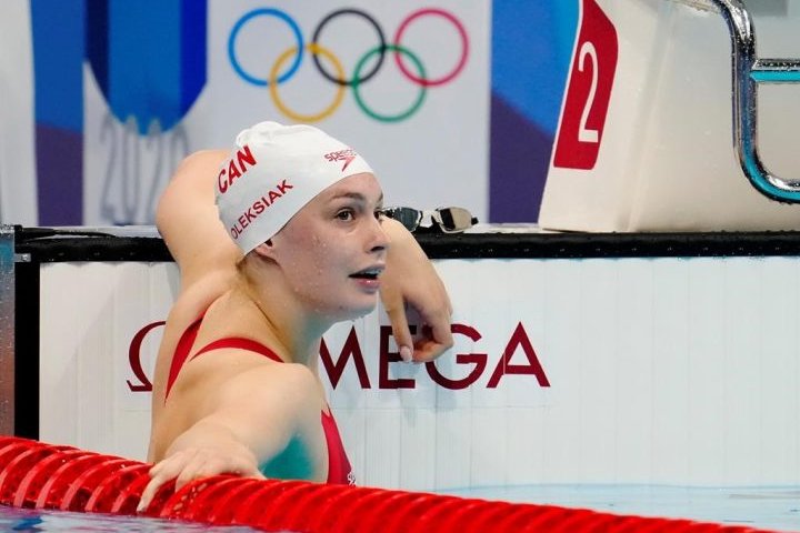 Penny Oleksiak of Toronto pulls out of world swimming championship due to injury.