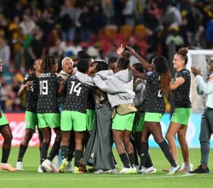 2023 WK Vrouwenvoetbal: Engelse vrouwencompetitie brengt eerbetoon aan Super Falcons na verrassende overwinning op Australië