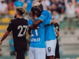 Pre-seizoen: Osimhen scoort twee keer in Napoli's 4-0 overwinning tegen Turkse club