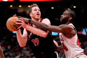 Raptors confirm the re-signing of centre Poeltl, according to Globalnews.ca