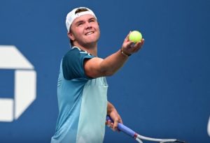 2023 US Open: Stricker verslaat Tsitsipas in spannende vijfsetter en kwalificeert zich voor ronde 3