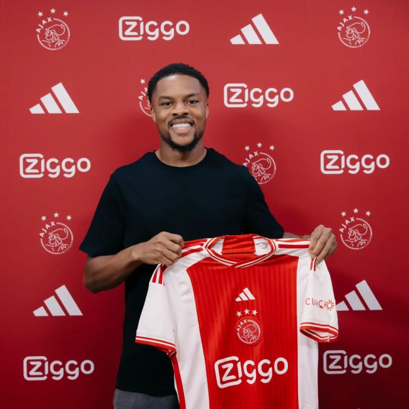 Ajax kondigt de ondertekening van Akpom aan