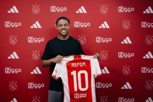 'Akpom verheugd om nummer 10 shirt te krijgen bij Ajax'