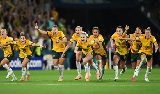 Australië verslaat Frankrijk na strafschoppen en bereikt voor het eerst de halve finales van het WK: 2023 WWC