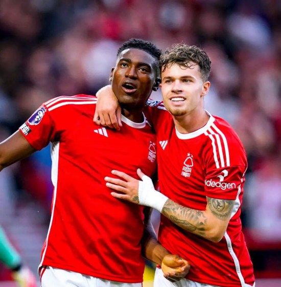 Awoniyi scoort opnieuw en vestigt record terwijl Forest Sheffield United verslaat om eerste overwinning van het seizoen te behalen