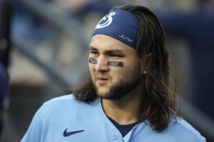 Bichette's Right Knee Injury: Current Day-to-Day Status