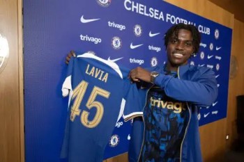 Chelsea kondigt de ondertekening van Lavia aan