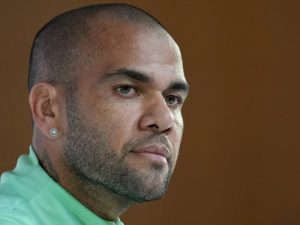 Dani Alves wordt vervolgd voor verkrachting in Barcelona.