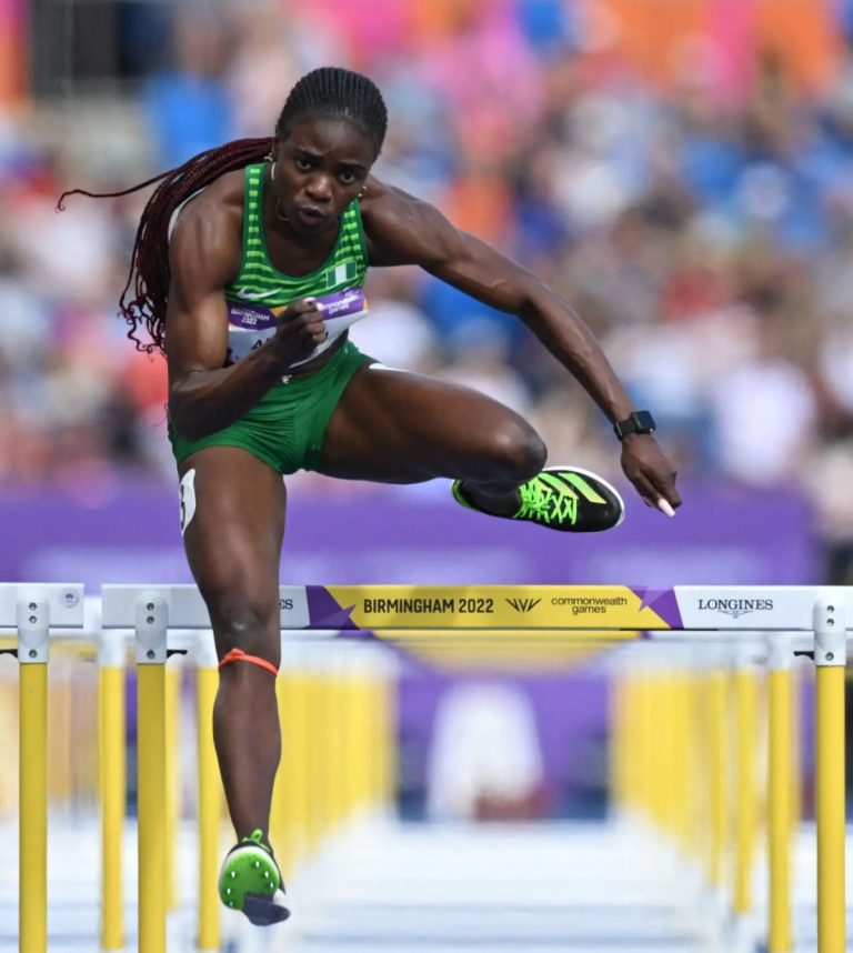 Dare feliciteert Amusan met haar overwinning en dringt aan op succesvolle verdediging van de 100m horden titel in Boedapest.