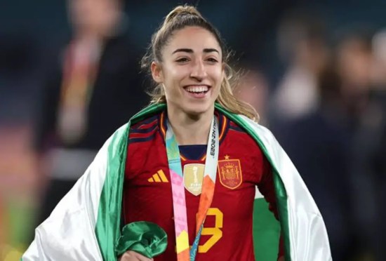 Doelpuntenmaker van Spanje’s wereldbekerwinst hoort van vaders overlijden na finale tegen Engeland