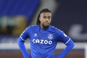 Everton-trainer Dyche onthult de ernst van Iwobi's blessure