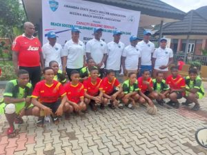 Historische Vrouwen Strandvoetbalclub Onthuld In Nnewi Bij ABSA Inauguratie