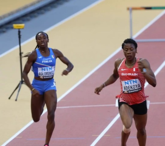 Nigeriaanse Folorunso en Adekoya uit Bahrein gaan door naar de halve finales van de 400 meter horden voor vrouwen tijdens de #WorldAthleticsChamps in Italië.