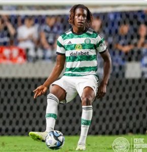 Nigeriaanse verdediger tekent nieuw contract bij Celtic