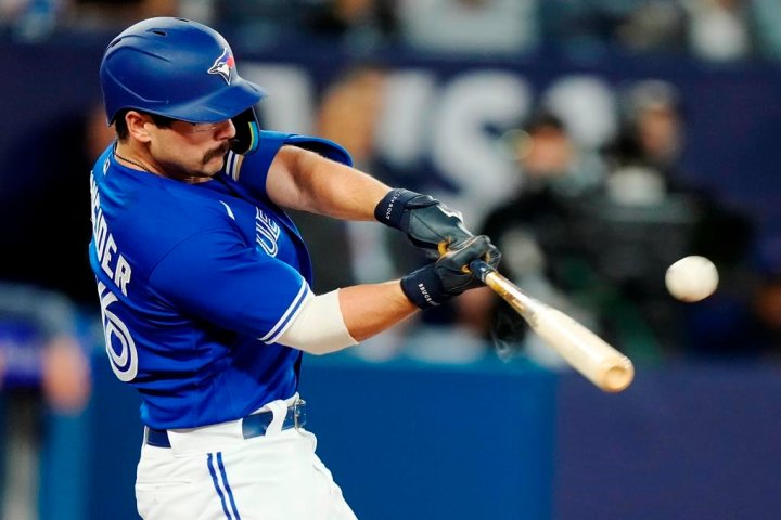 Schneider’s contribution aids Blue Jays in breaking three-game losing streak | Globalnews.ca