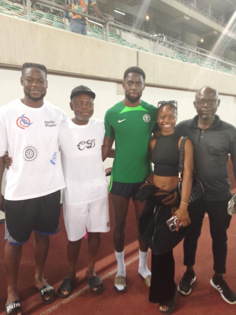 Hoe ik mijn zoon ervan overtuigde om voor Nigeria te spelen – Vader van Torunarigha