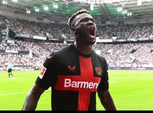 Super Eagles feliciteren Boniface met de Bundesliga Speler van de Maand Award