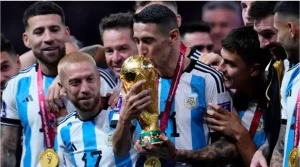 Argentinië, winnaar van het Wereldkampioenschap Voetbal, krijgt tweejarige schorsing wegens doping.