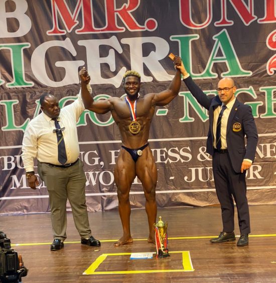 Chukwuebuka schittert als kampioen van Mr. Universe Nigeria 2023