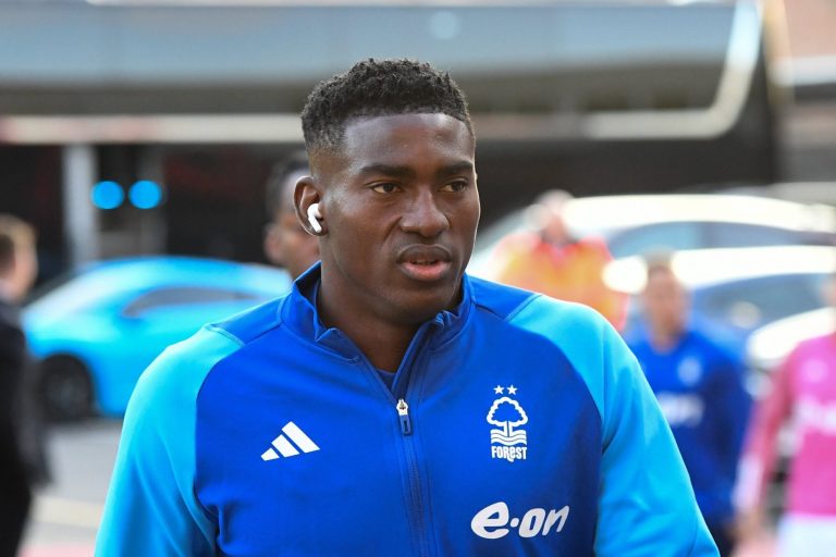 Cooper steunt Awoniyi om sterker terug te komen na blessure