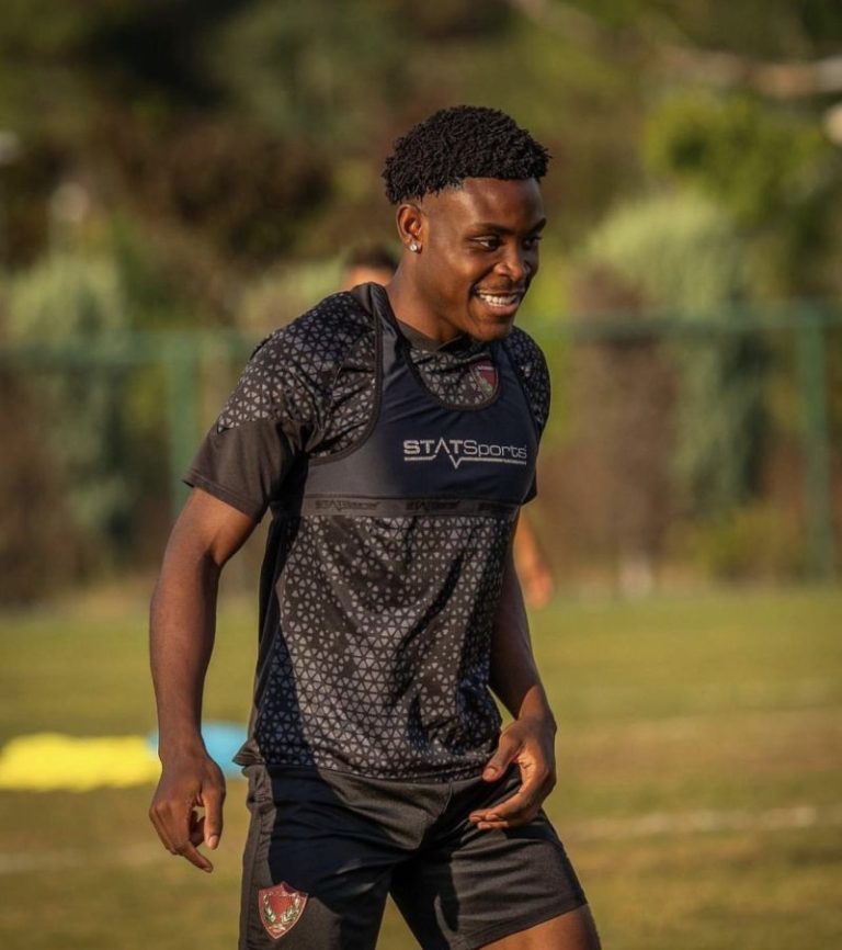 De uitnodiging van Hatayspor’s Hail Dele-Bashiru voor het eerste optreden bij het nationale voetbalteam van Nigeria (Super Eagles)