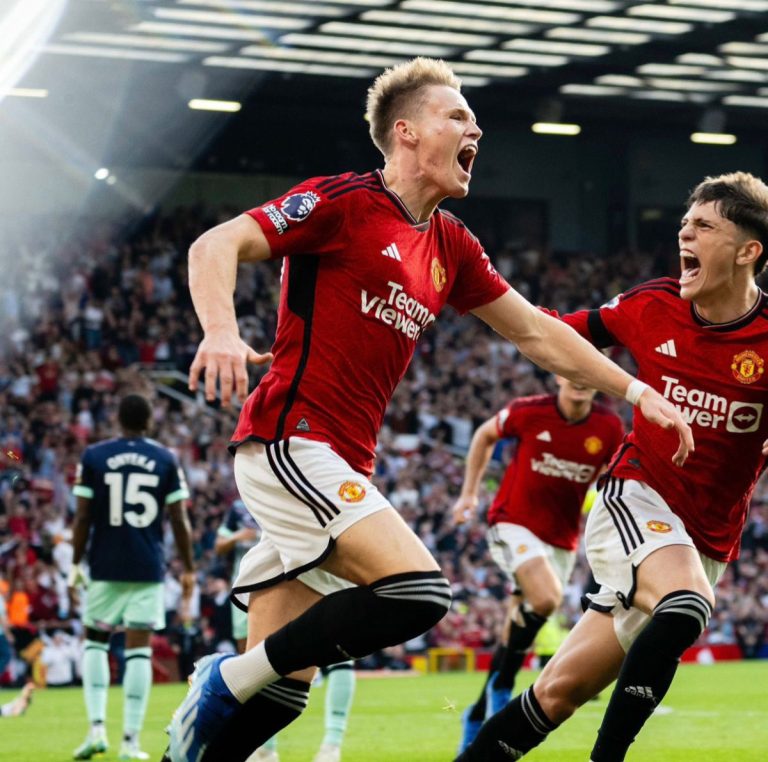 EPL: McTominay scoort tweemaal en bezorgt United een dramatische overwinning tegen Brentford met Onyeka