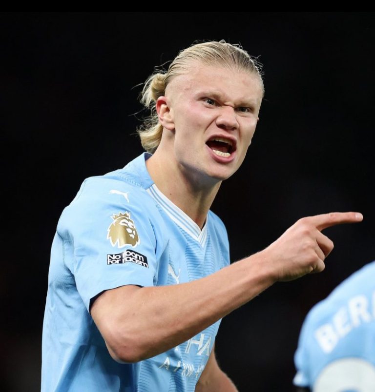 Haaland’s tweede doelpunt helpt City om Man United te verslaan in Old Trafford