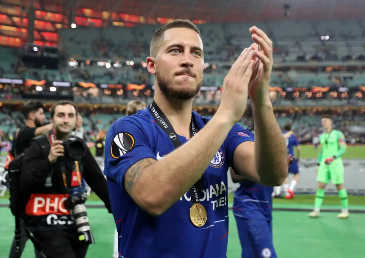 Hazard kondigt zijn pensioen aan als professioneel voetballer op 32-jarige leeftijd.