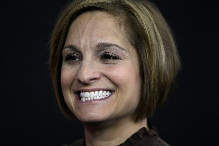 Mary Lou Retton experiences a significant setback and continues to be in ICU, according to her daughter - National | Globalnews.ca