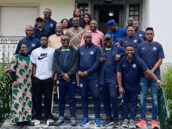 Nigeriaanse ambassadeur spoort Super Eagles aan om te gaan voor AFCON-trofee en WK-ticket