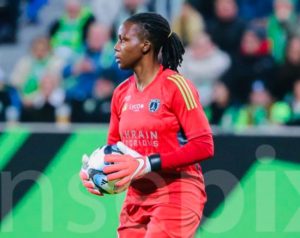 Nnadozie houdt derde opeenvolgende 'clean sheet' in 6-0 uitoverwinning van Paris FC