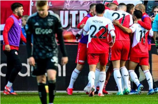 Oliseh betreurt het als Ajax, dat bedreigd wordt met degradatie, zijn vierde opeenvolgende nederlaag in de competitie lijdt.