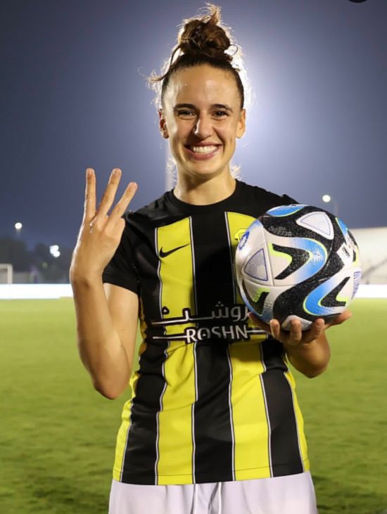 Plumptre scoort hattrick in debuutwedstrijd voor Al Ittihad Dames