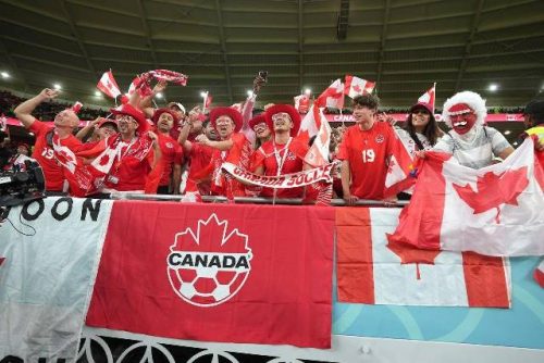 Van IJs Naar Gras: Hoe Voetbal Harten Steelt in Heel Canada