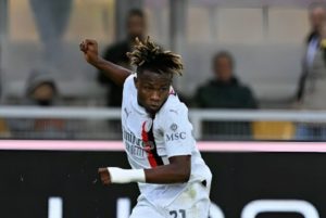 Chukwueze levert assist af terwijl Milan een voorsprong van twee doelpunten uit handen geeft om gelijk te spelen tegen Lecce.