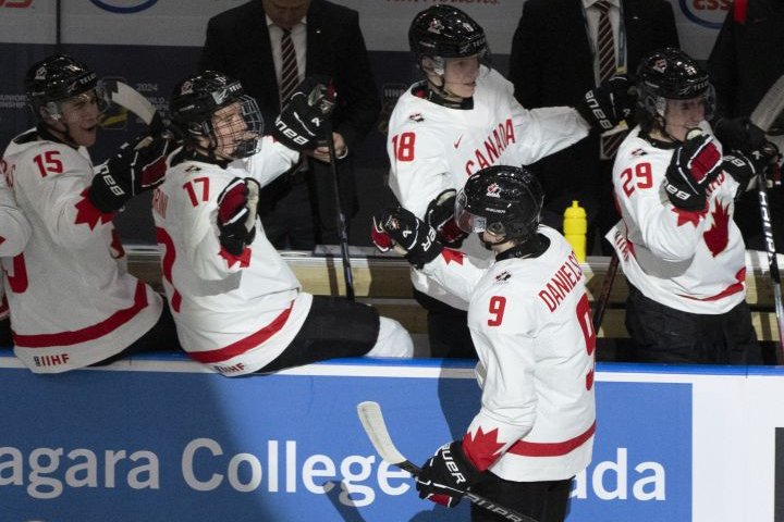 Canada defeats Finland with a score of 5-2 in the world junior opener