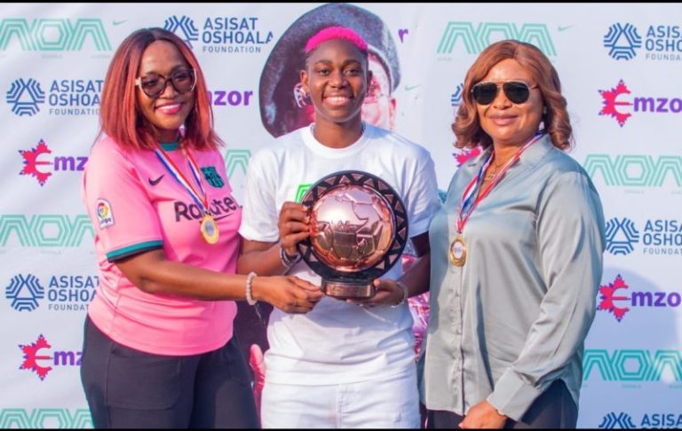 Emzor organiseert groots welkom voor Oshoala en ondersteunt voetbaltoernooi voor meisjes
