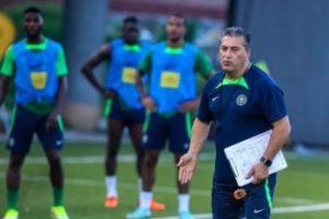 Exclusief: Vergeet sentiment, selecteer de beste spelers van Super Eagles voor AFCON 2023 - Advies van Agu aan Peseiro