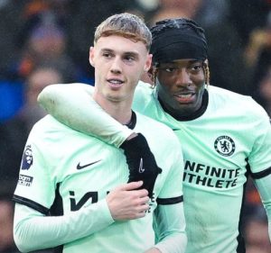 Madueke scoort opnieuw terwijl Chelsea een late schrik overleeft tegen Luton