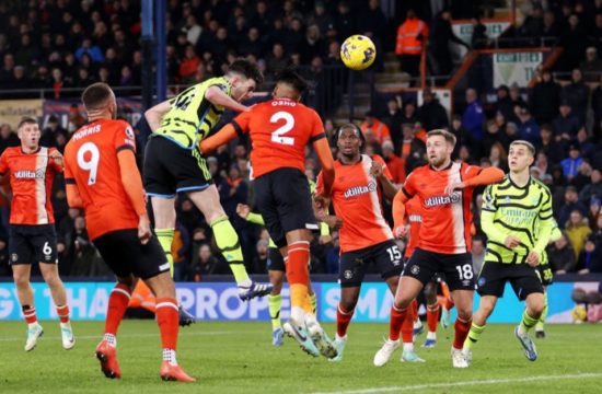 Osho en Elijah doelpunten niet genoeg terwijl Arsenal Luton verslaat in spannend duel met zeven doelpunten