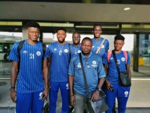 Rivers United komt aan in Kumasi voor de wedstrijd tegen Dreams FC in de CAF Confederation Cup.