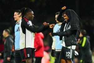 Fulham-trainer prijst 'zeer goede centrale verdediger' Bassey na overwinning tegen Arsenal