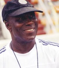 NPFL: Clubs eren voormalige Eaglets-coach Brodericks met zwarte rouwband