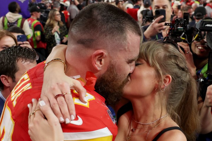 Taylor Swift and Travis Kelce Shine at Super Bowl – National | Globalnews.ca