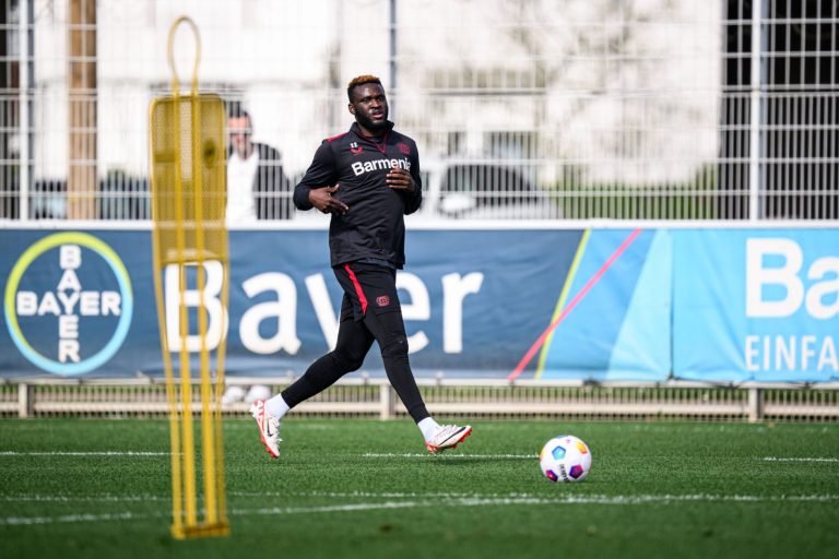 Bayer Leverkusen viert de terugkeer van Bonifatius naar volledige training