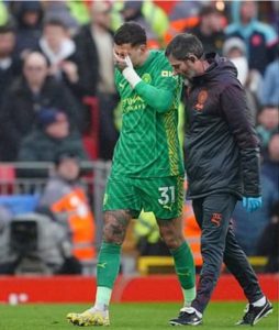 Ederson zal naar verwachting vier weken buiten strijd zijn met dijbeenblessure