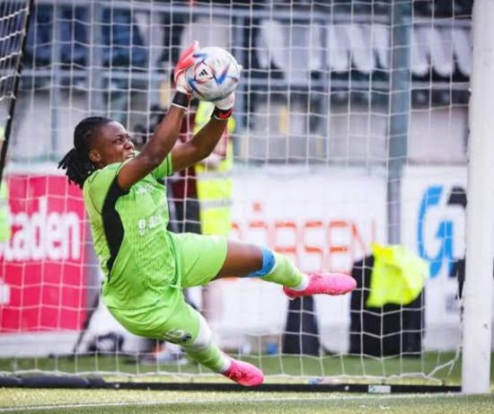 Nnadozie maakt cruciale strafschopredding terwijl in-vorm Paris FC winnende reeks verlengt.