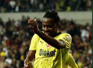 Osayi-Samuel doorbreekt doelpuntendroogte terwijl Fenerbahce aan kop gaat na uitoverwinning